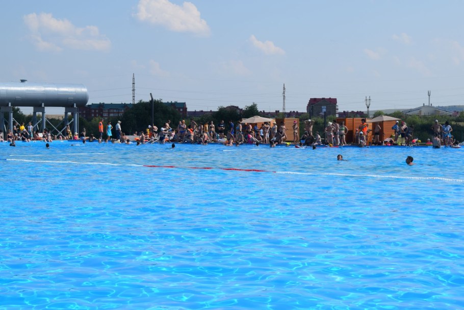 Бассейн под открытым небом в Грозном
