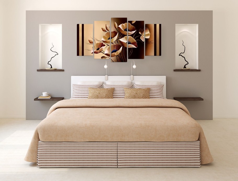 Панно над кроватью в спальне