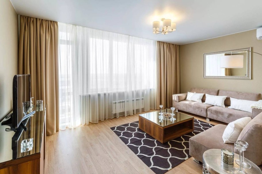 Светлая спальня в стиле Шале