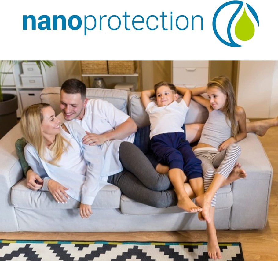 Семья на диване