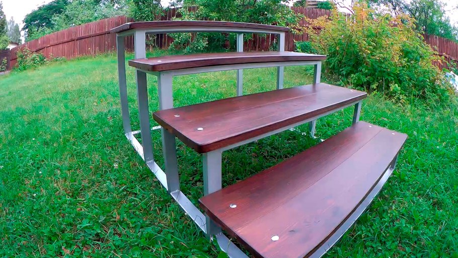 Крыльцо из профильной трубы