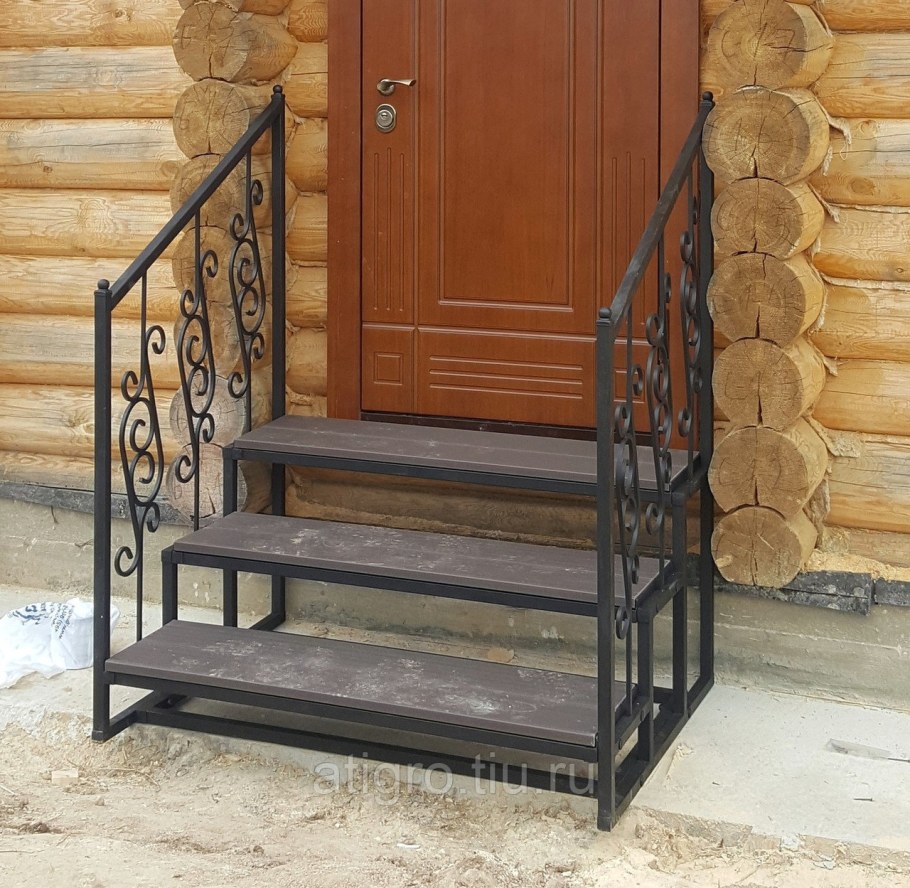 Металлическая лестница для крыльца