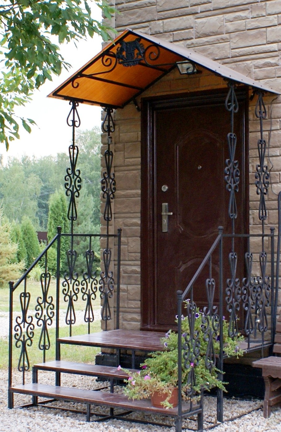 Крыльцо с навесом