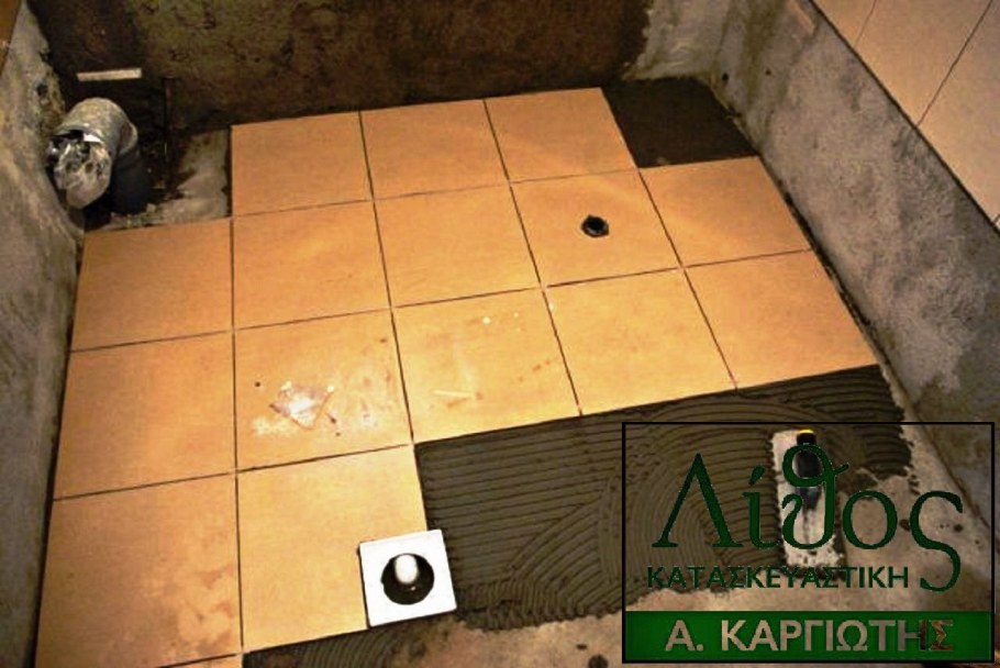 Выложить плитку на пол в ванной