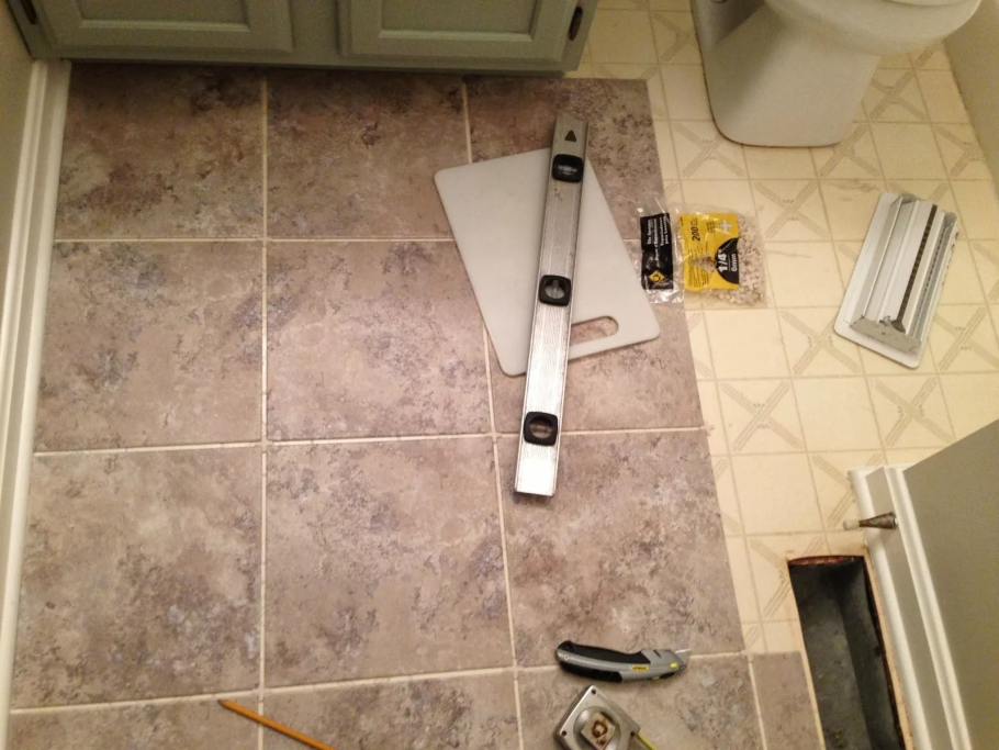 Укладка плитки на пол в ванной