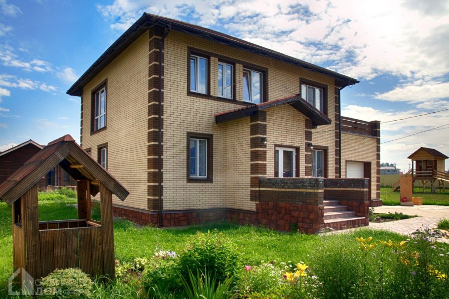 Красивый сарай из кирпича