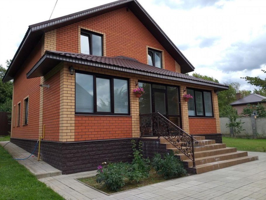 Маленький кирпичный домик