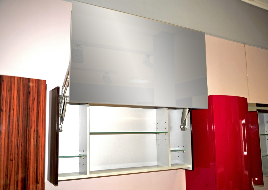 Встроенные навесные шкафы