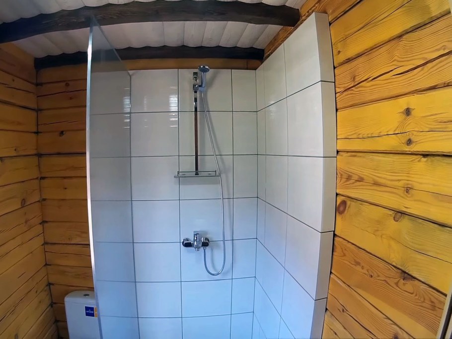 Душевые кабины в деревянном доме