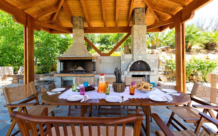 Зона барбекю на даче