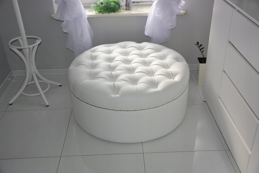 Тумба в прихожую с сиденьем