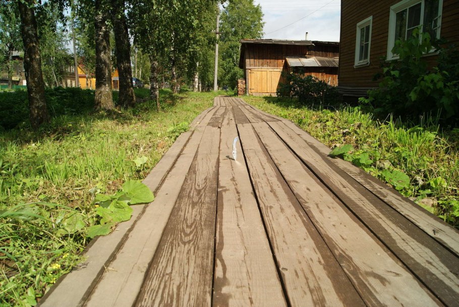 Деревянные дорожки в саду