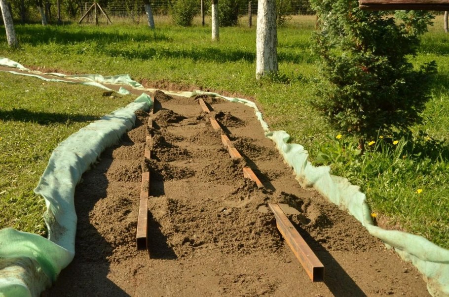 Садовые дорожки на даче