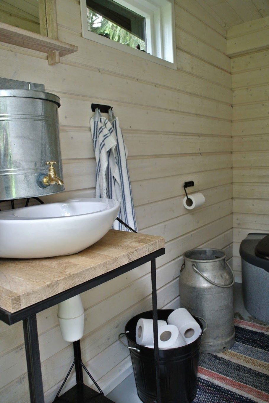 Туалет для дачи деревянный внутри