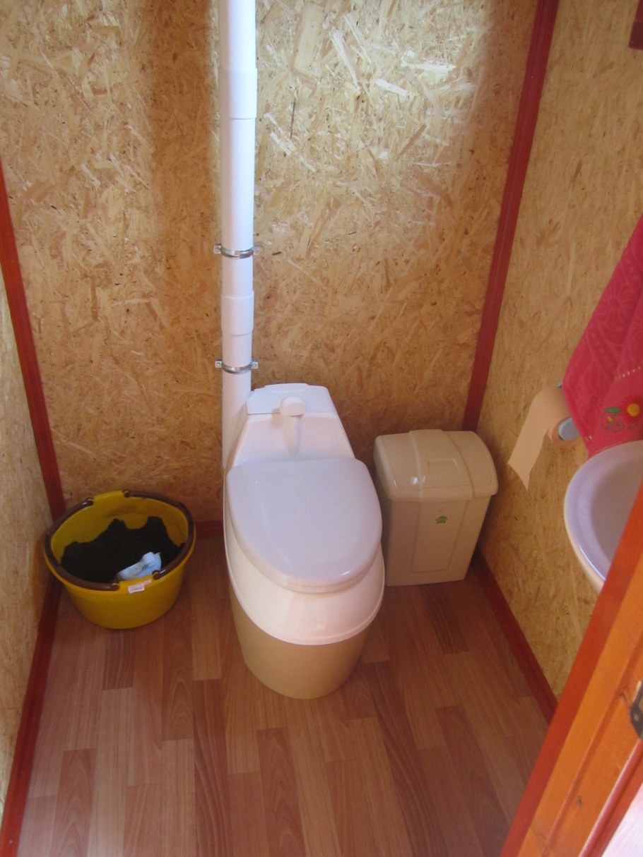 Туалет дачный