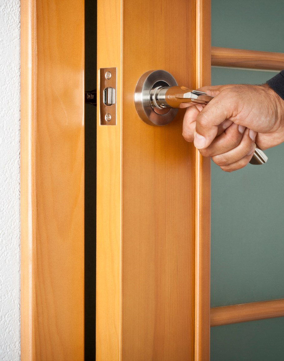 Монтаж дверей