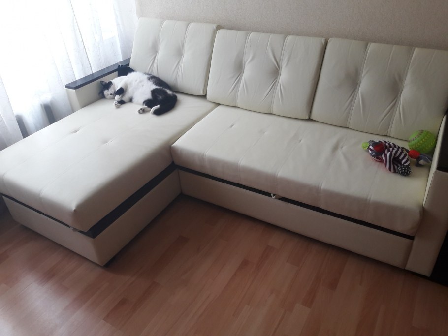 Перетяжка углового дивана из много мебели