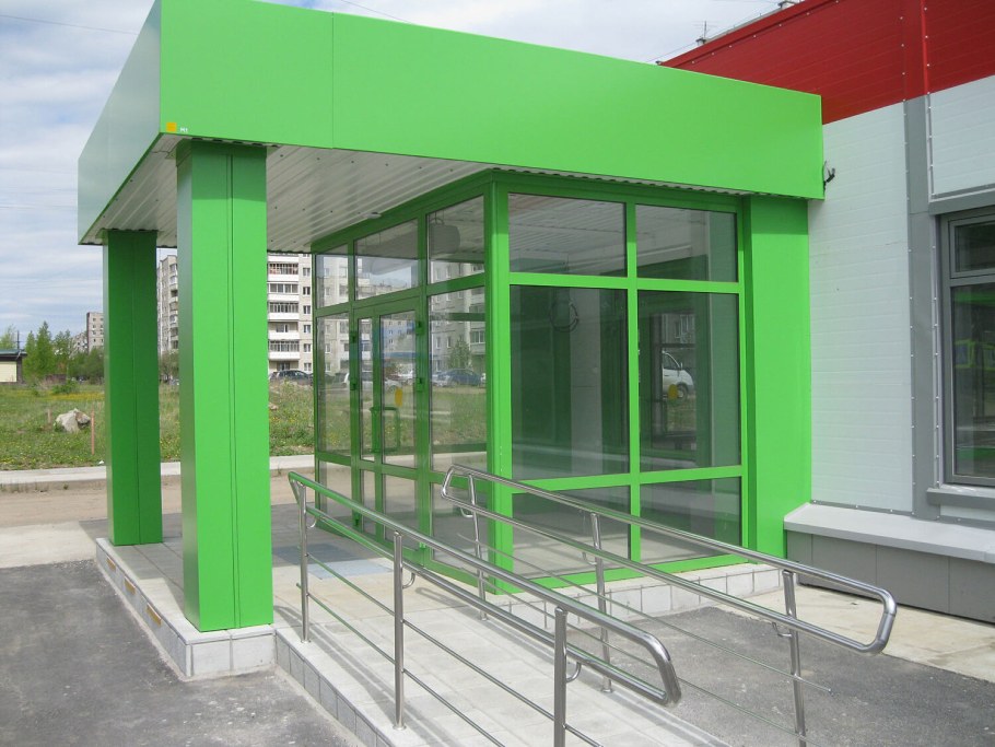 Входная группа в магазин