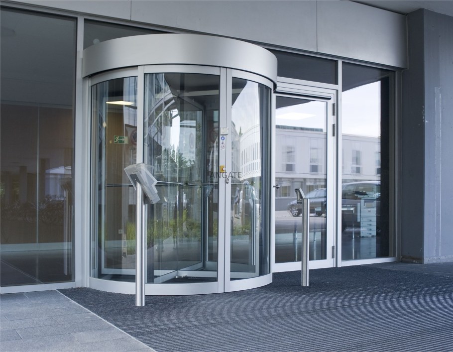 Автоматические револьверные двери