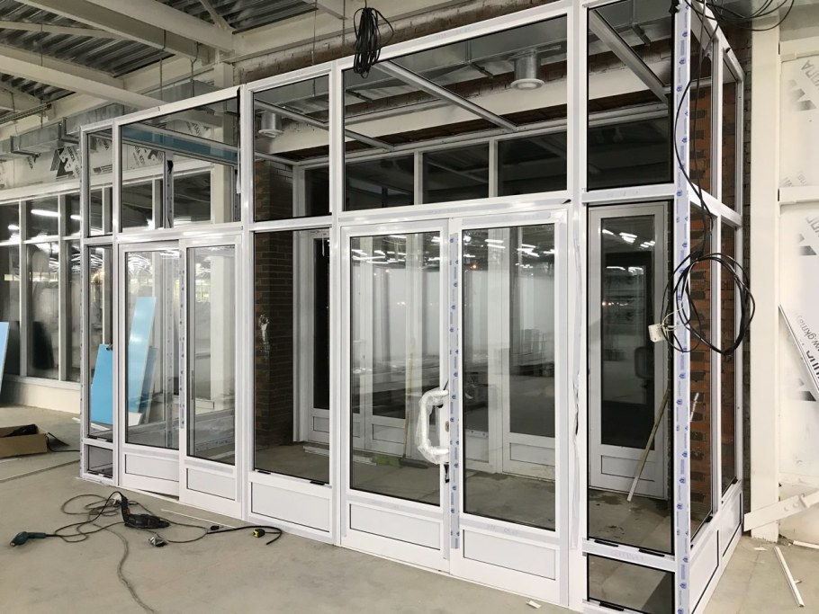 Алюминиевая перегородка в тамбур