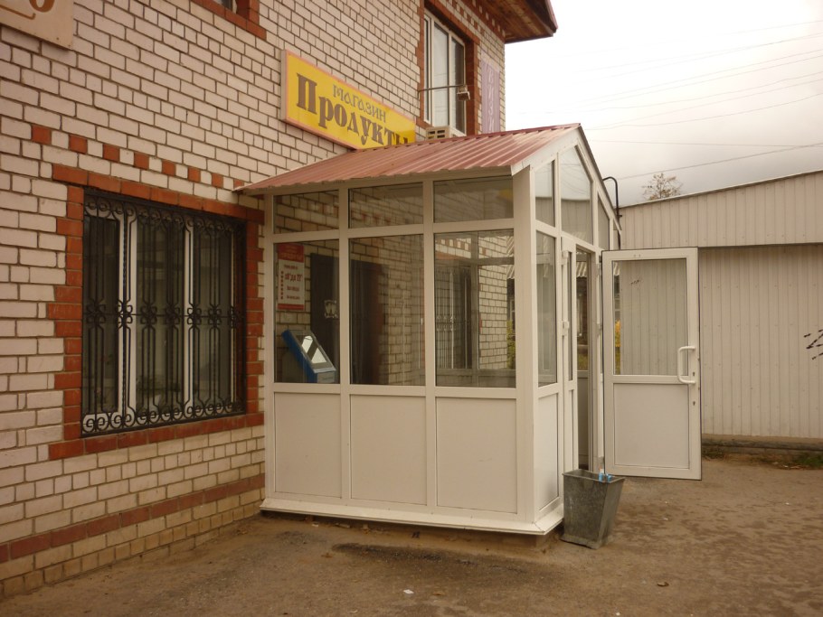 Тамбур из стеклопакетов в магазине