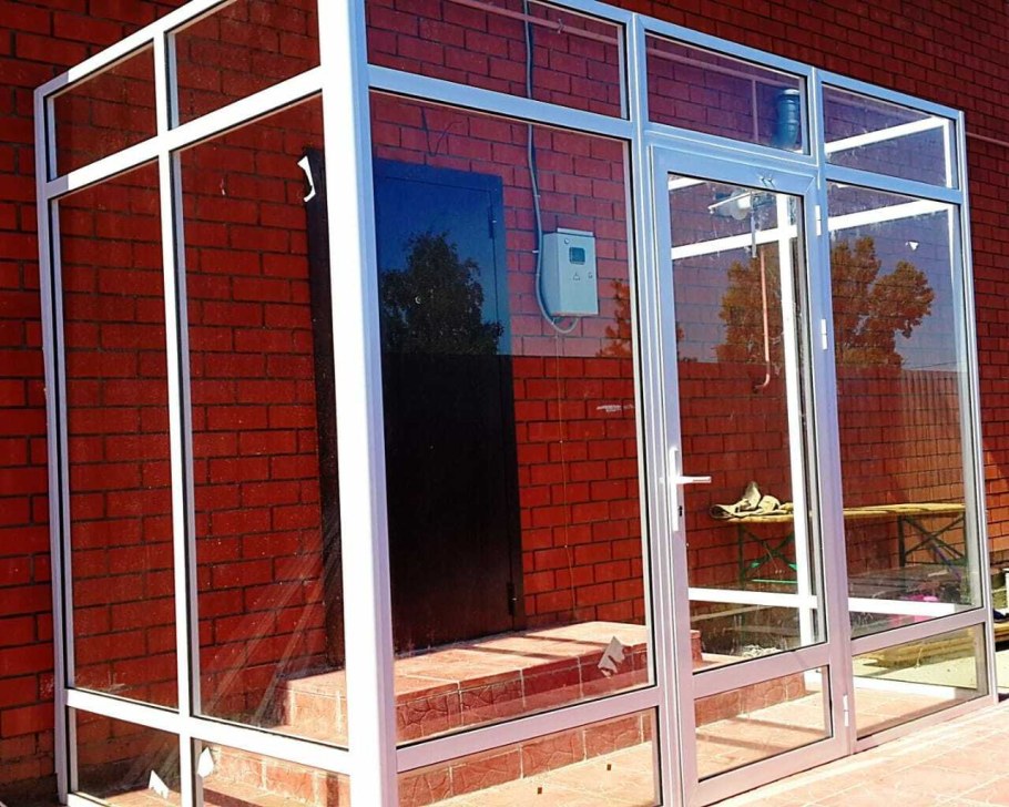 Металлопластиковый тамбур