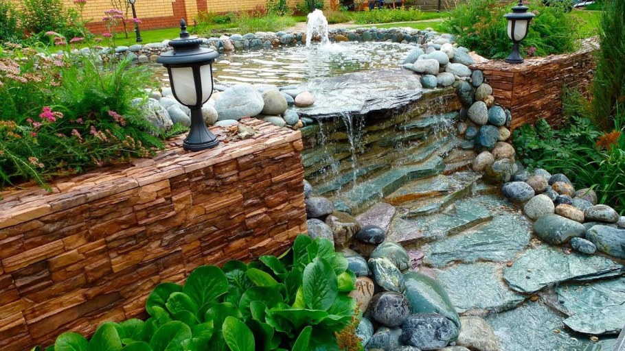 Сад камней с фонтаном и прудиком