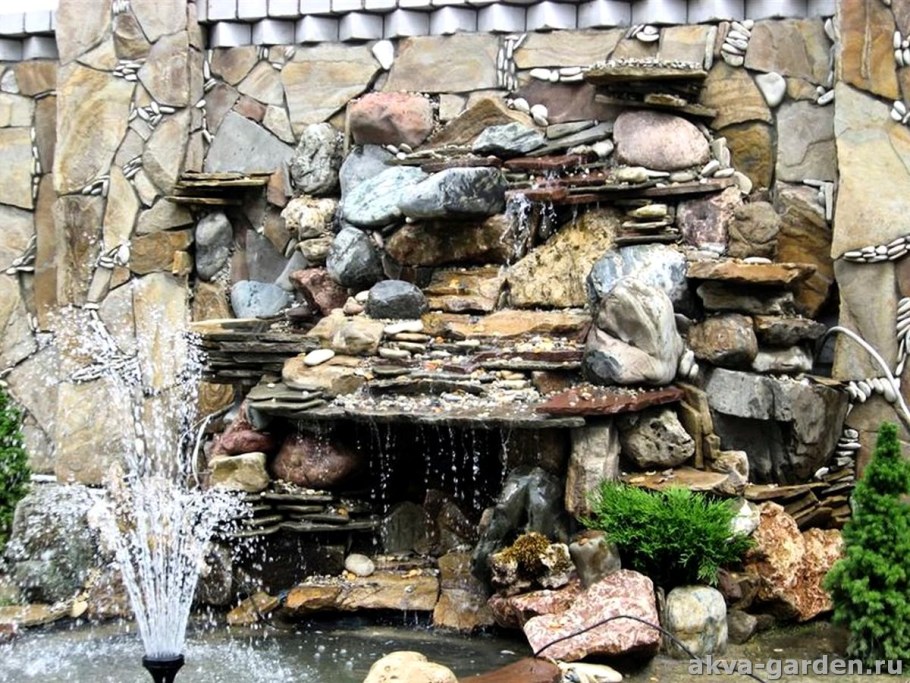 Альпийская горка с водопадом