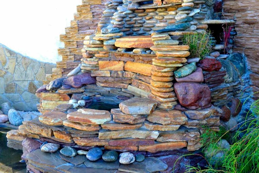 Фонтанчик в саду