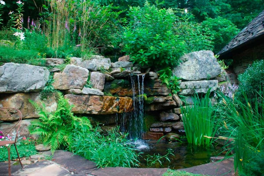 Пристенные водопады из камня