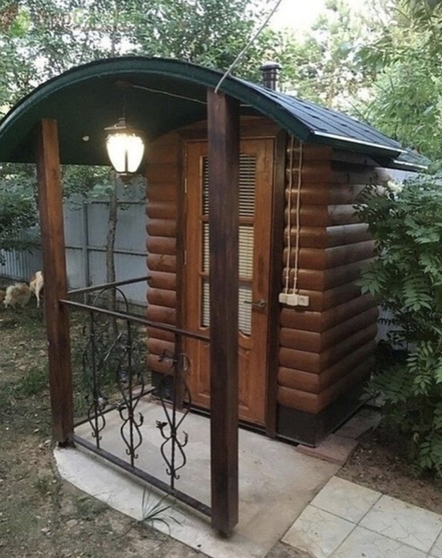 Беседка для дачи с туалетом
