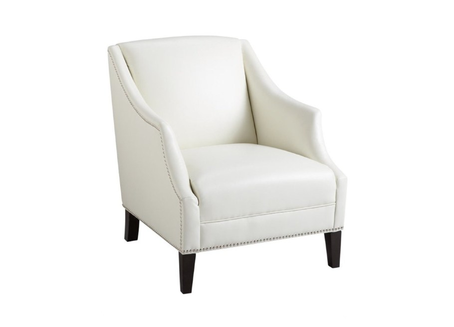 Небольшие белые кресла