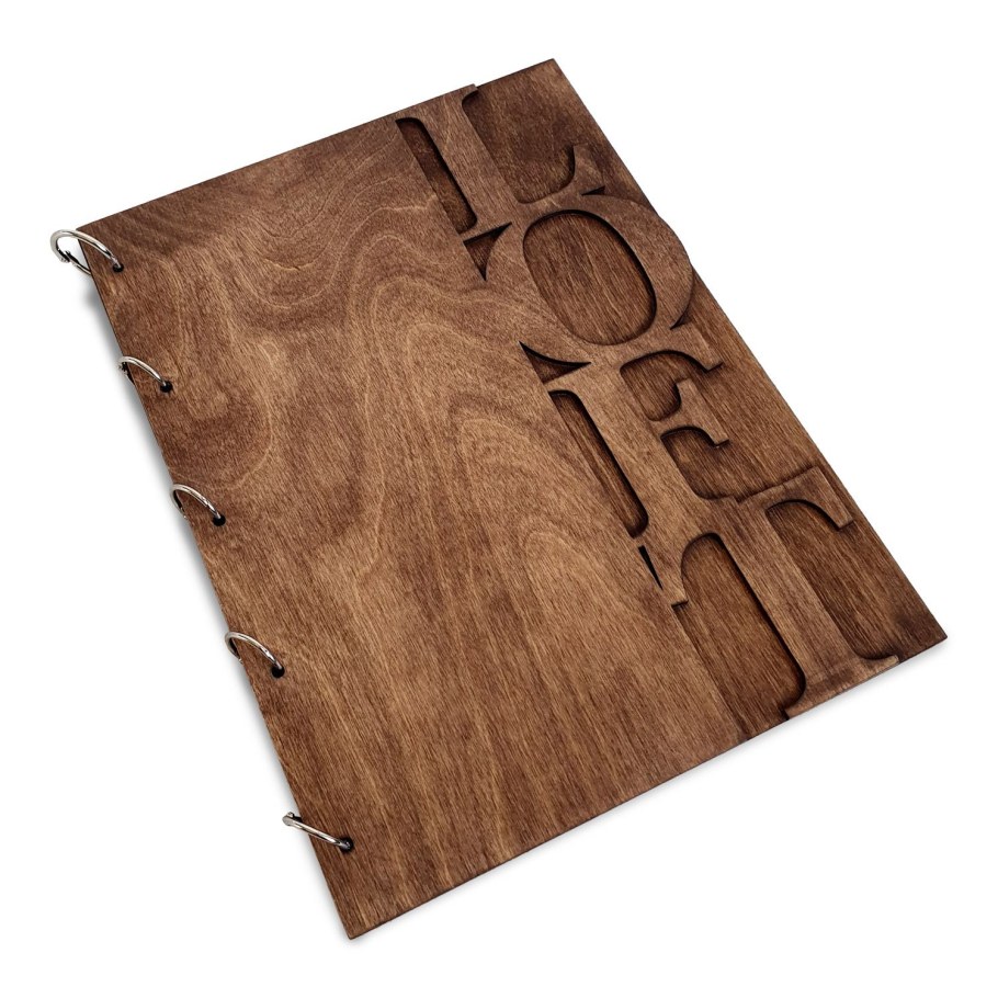 Меню с деревянной обложкой