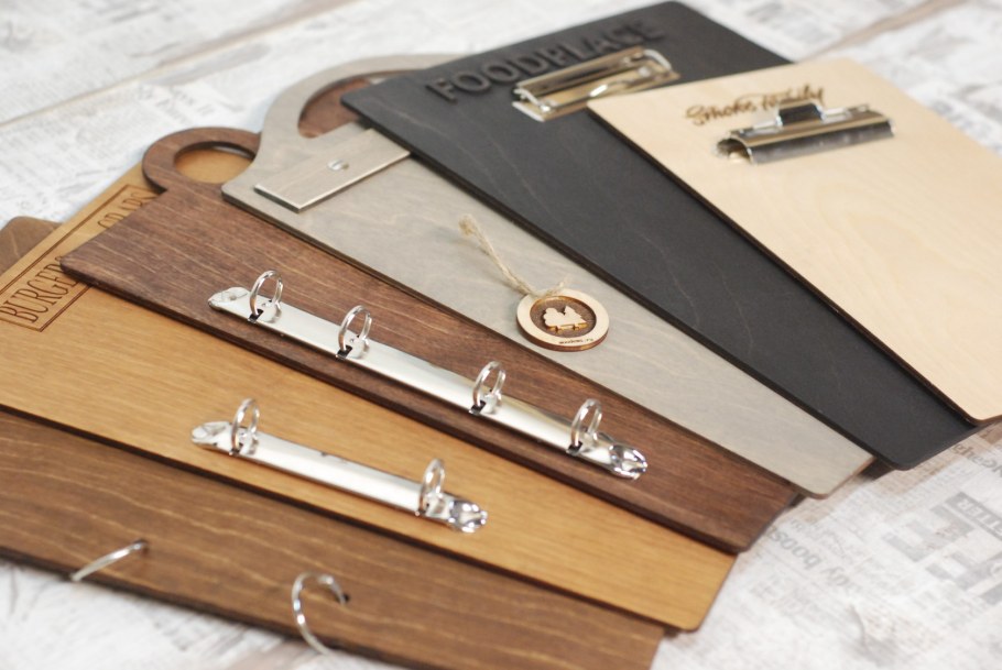 Меню на деревянной доске