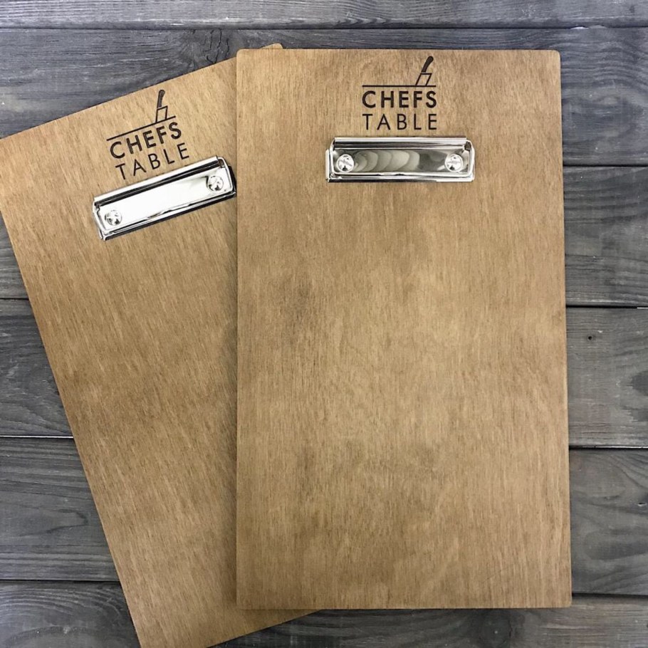 Обложка меню ресторана дерево