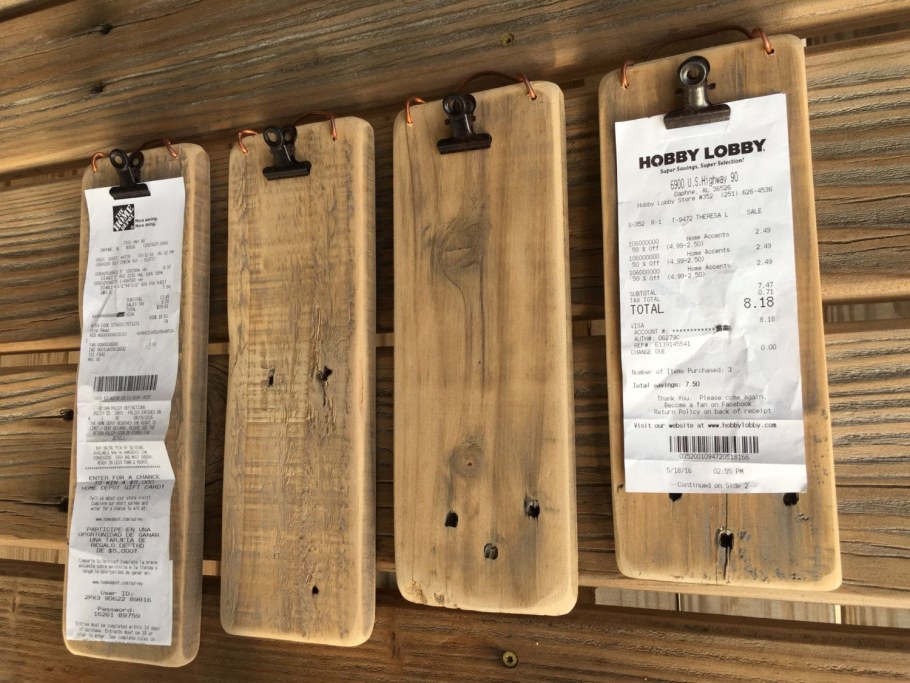 Меню на деревянном планшете