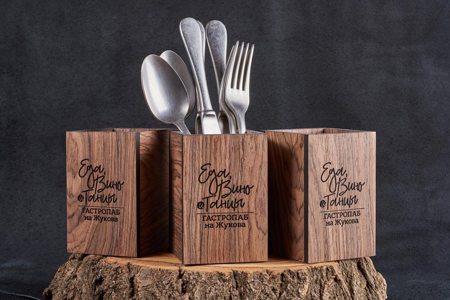 Меню из дерева для ресторана