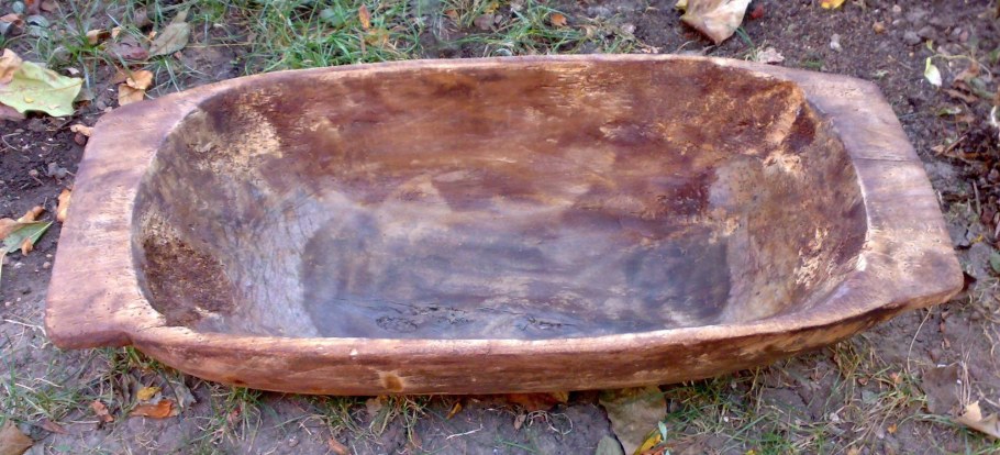 Деревянные корыта для свиней