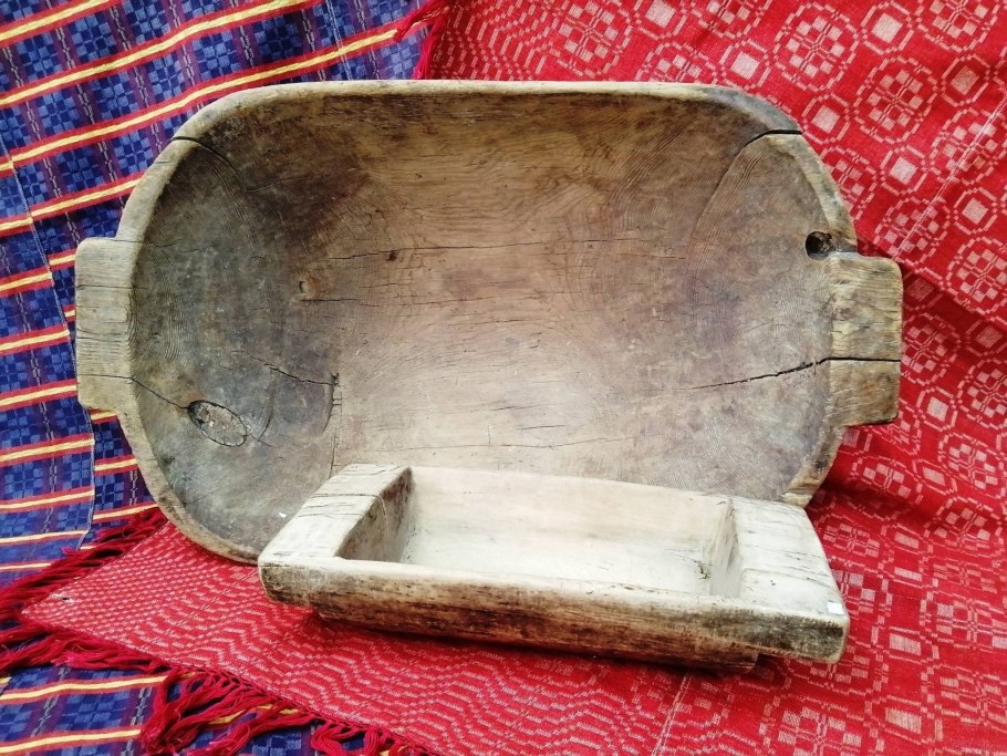 Древняя лодка долбленка