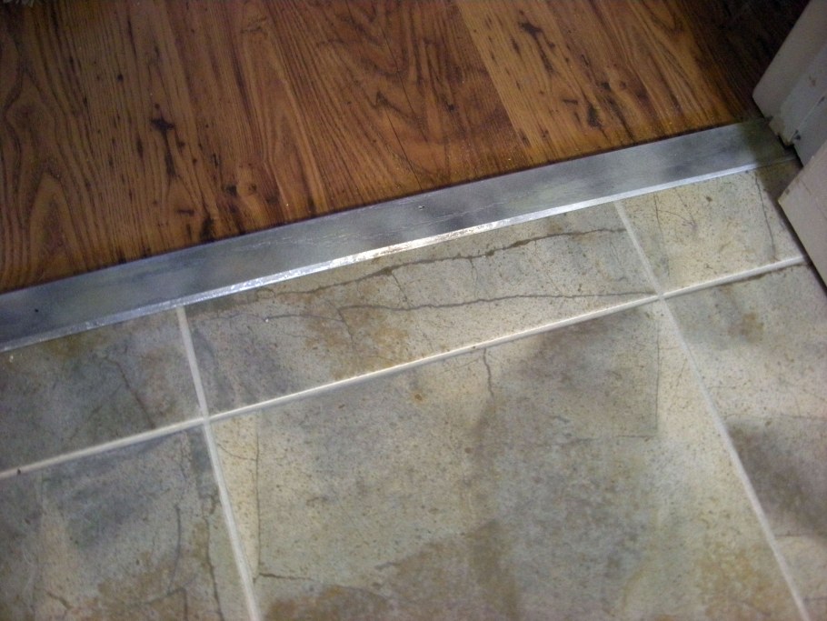 Стык между плиткой и плиткой