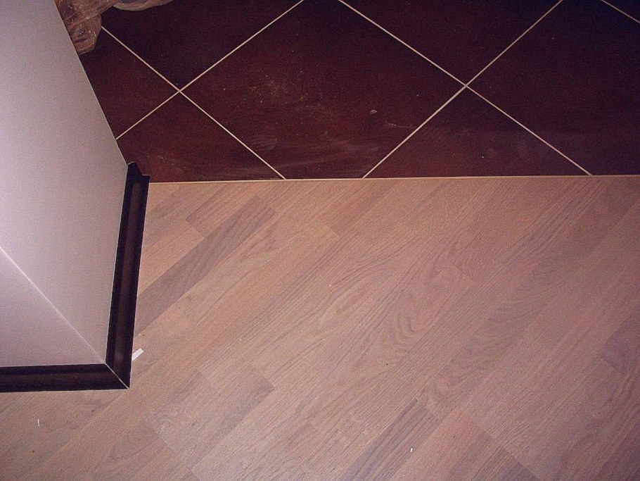 Соединение плитки и ламината