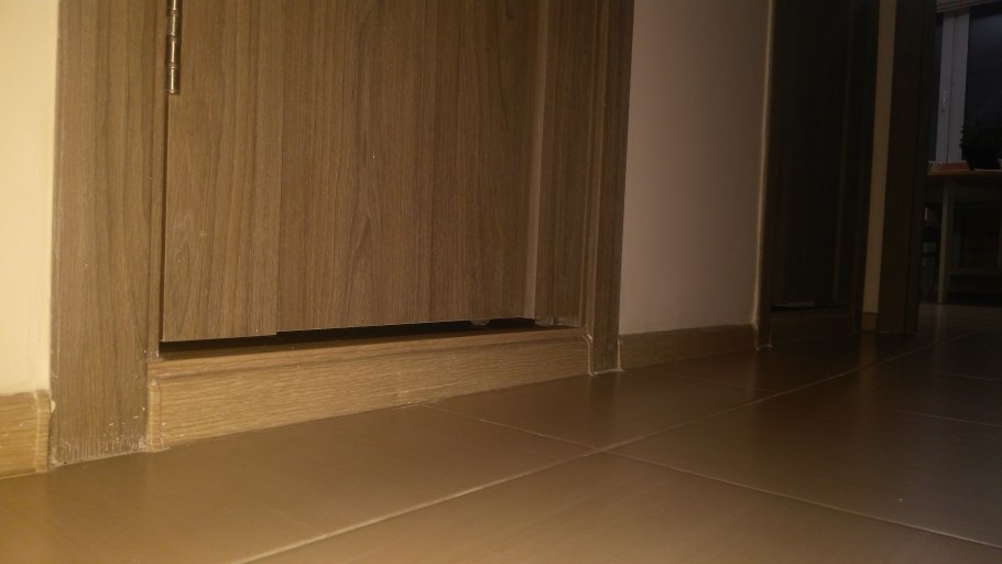 Плинтус для порога двери