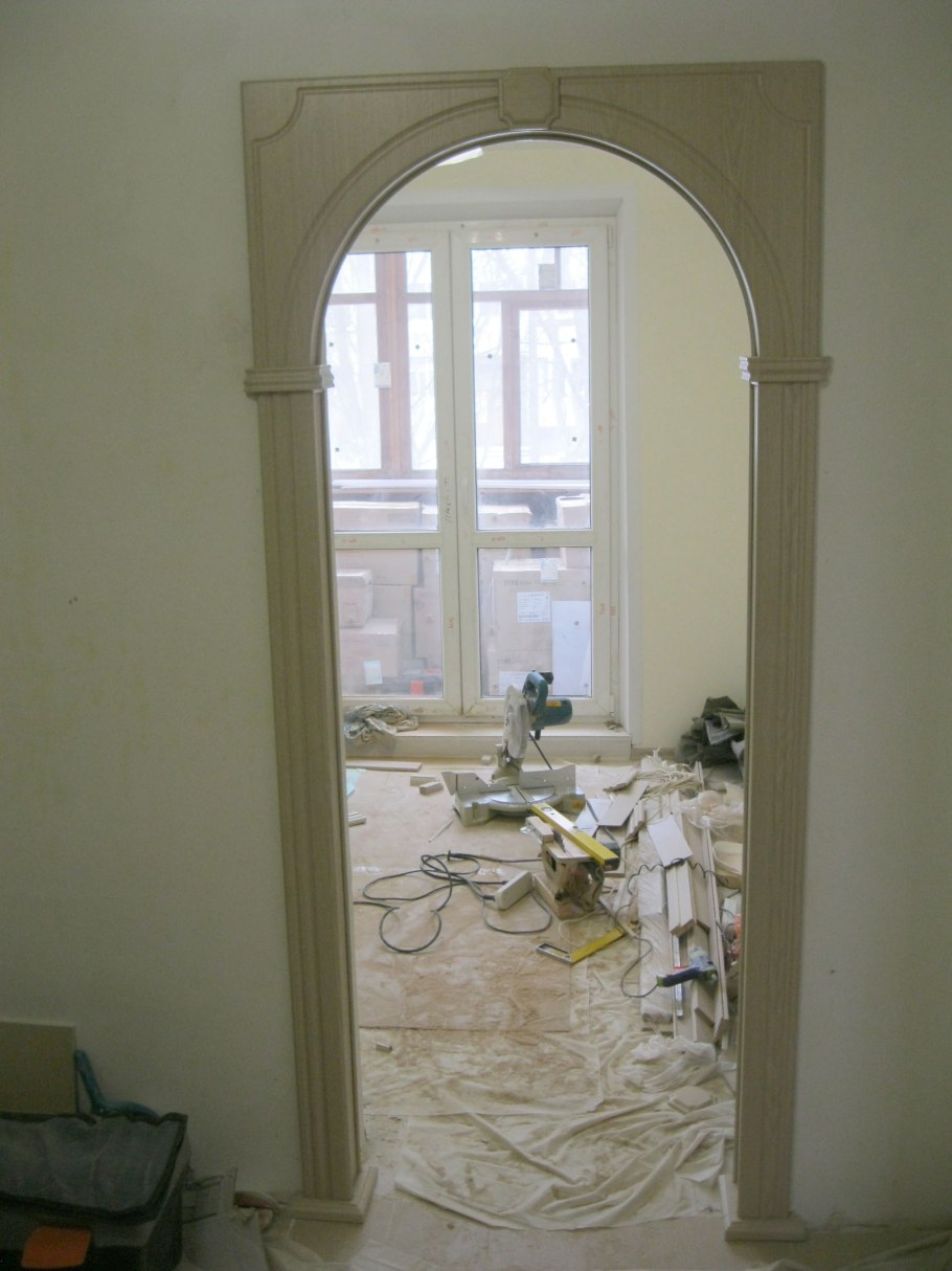 Кухня гостиная с аркой