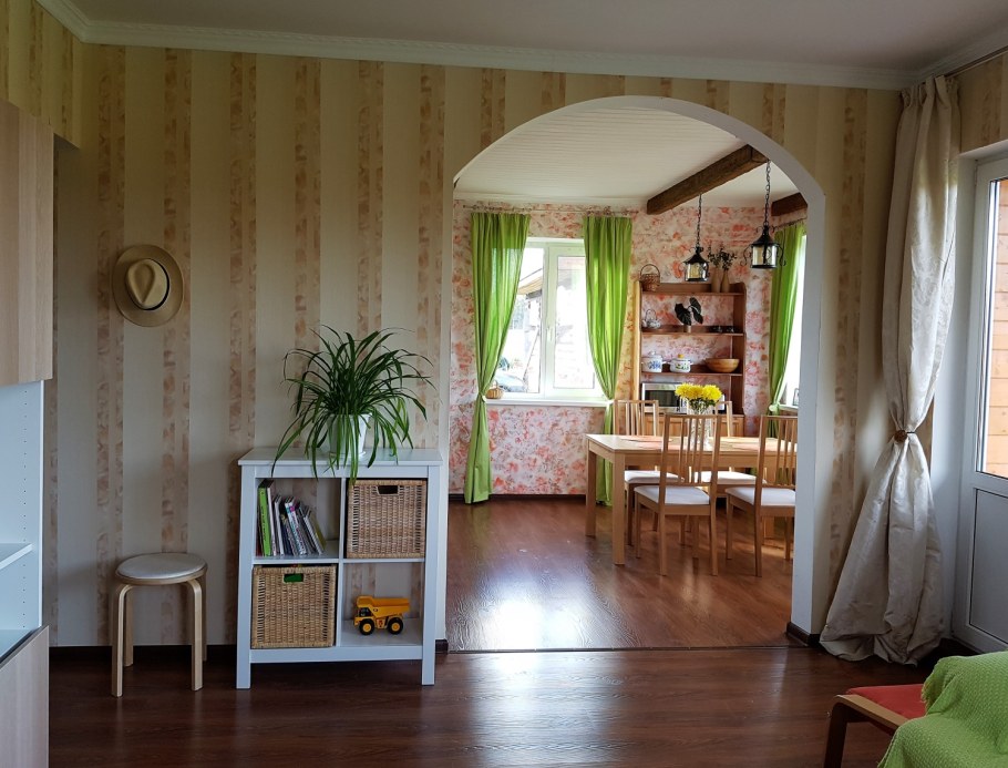 Арка между кухней и гостиной