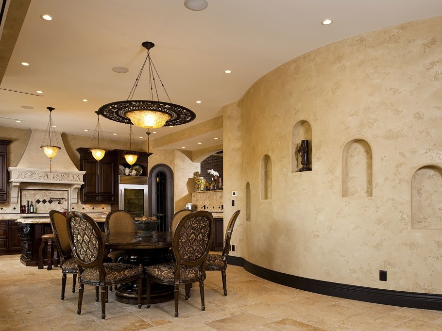 Венецианская штукатурка в коридоре