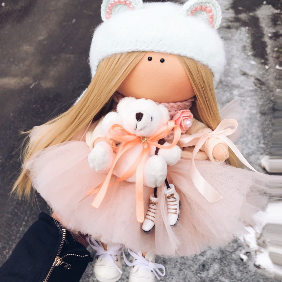 Текстильная кукла большеголовка