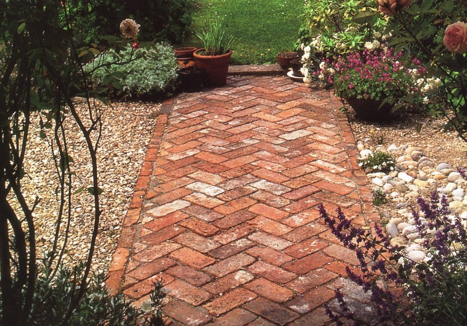 Дорожка из кирпича