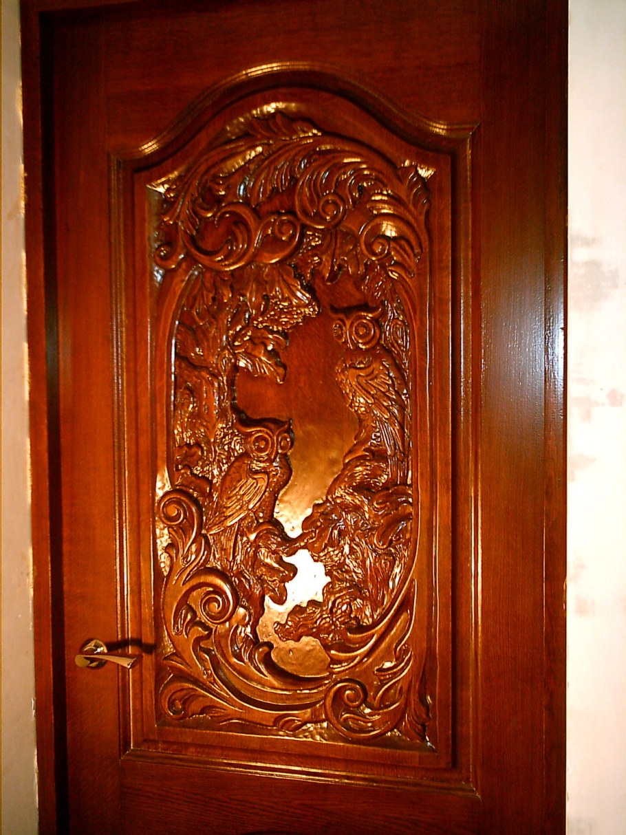 Двери резные деревянные