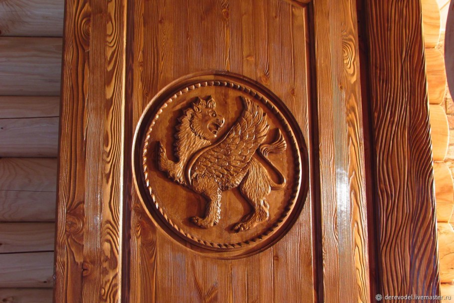 Двери резные деревянные