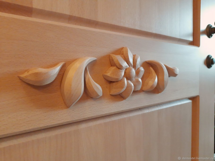 Резные дубовые двери